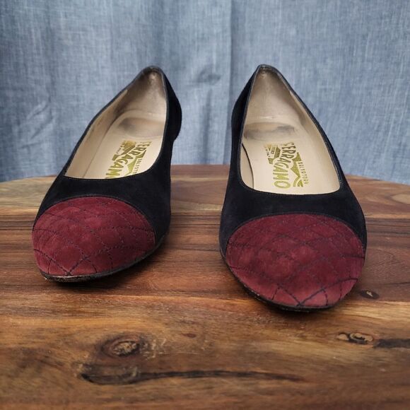 Vintage Salvatore Ferragamo Mafalda Pumps Black Suede Dark Red Toe Cap Size 7.5 - Picture 3 of 12